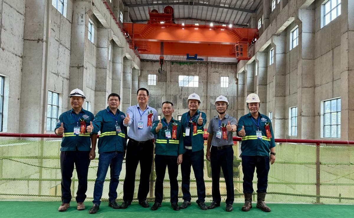 Đồng phục sản xuất và nhà máy AMT