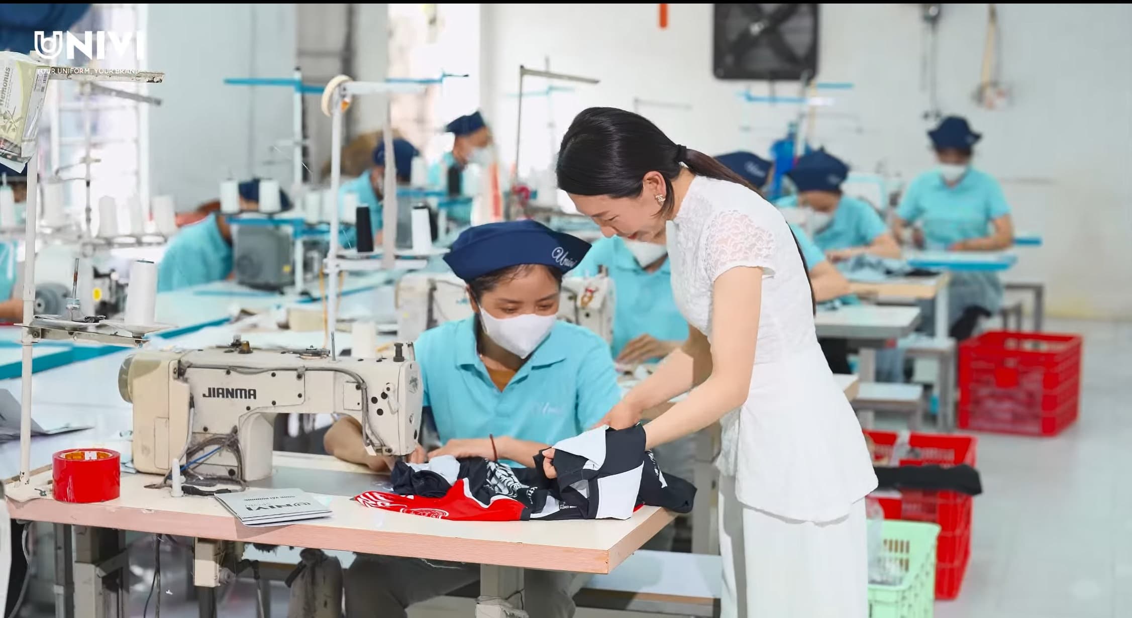 Quy trình sản xuất đồng phục thể thao khép kín tại xưởng Univi Hải Dương