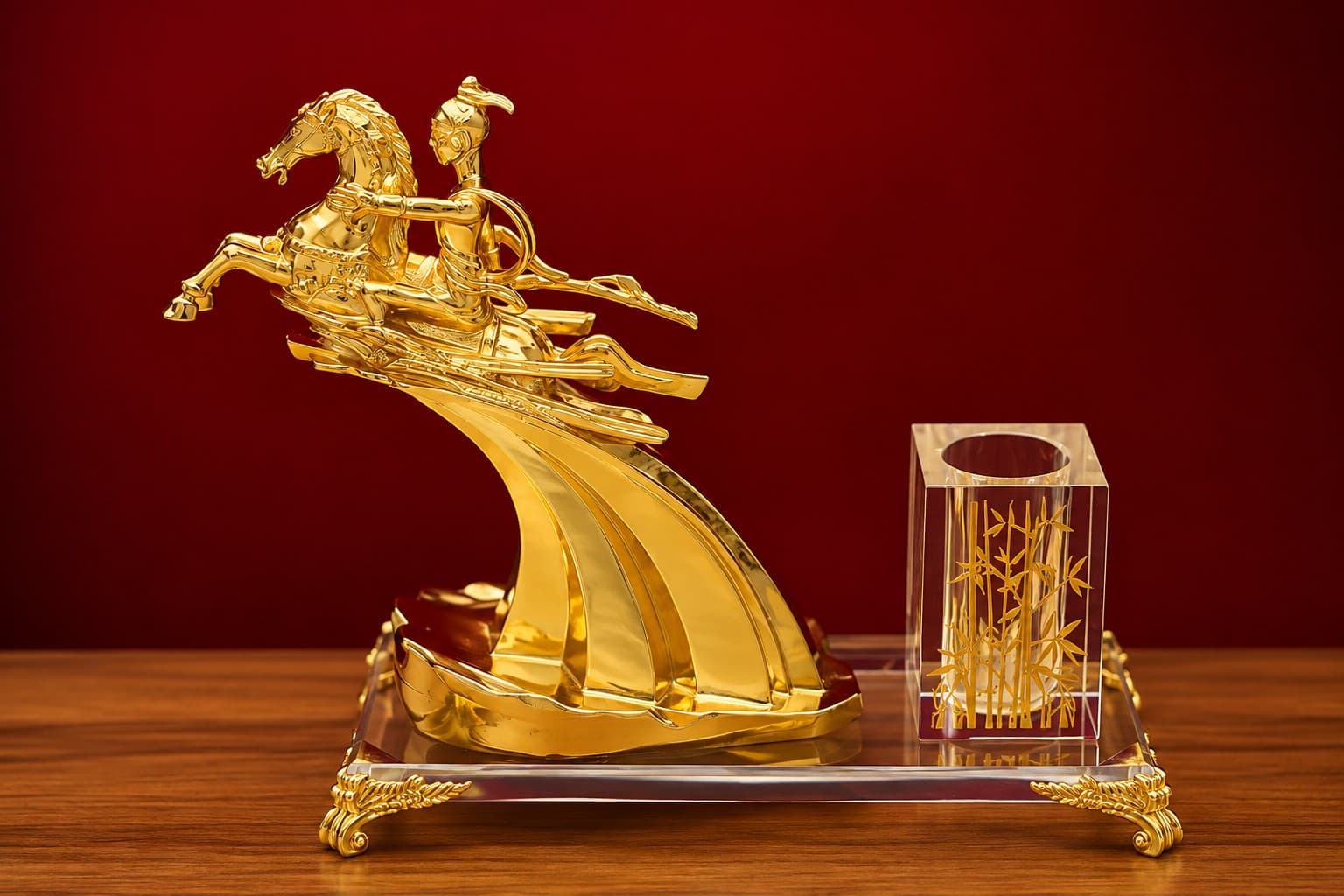 Trao quà tặng đối tác chỉn chu, đồng bộ nhận diện