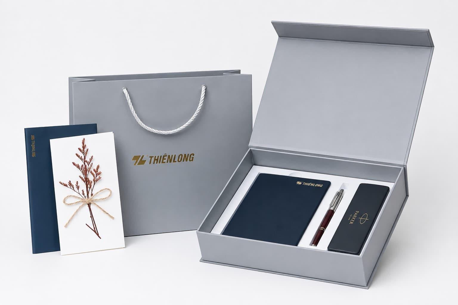 Logo thương hiệu được in và thêu trên đồng phục quà tặng doanh nghiệp