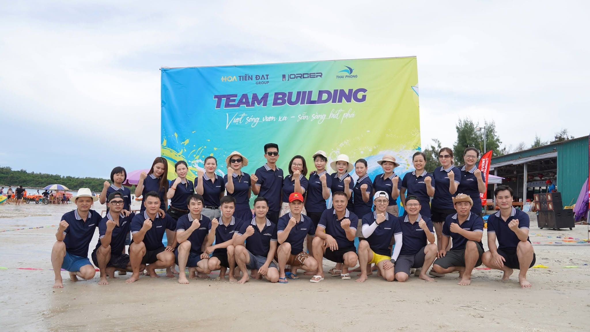 Chọn áo teambuilding theo từng bối cảnh chương trình