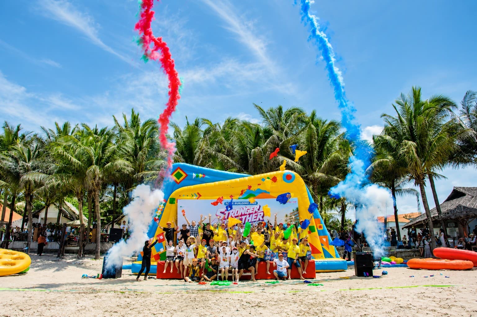 Thiết kế logo, slogan và chủ đề đồng phục teambuilding