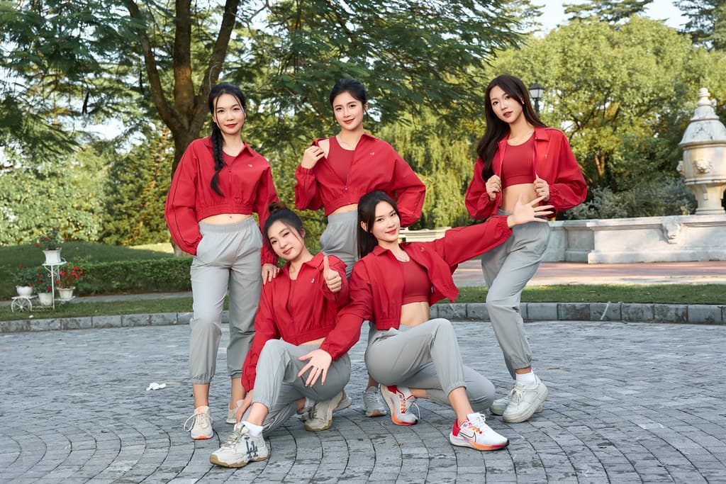 Áo gió thể thao Univi